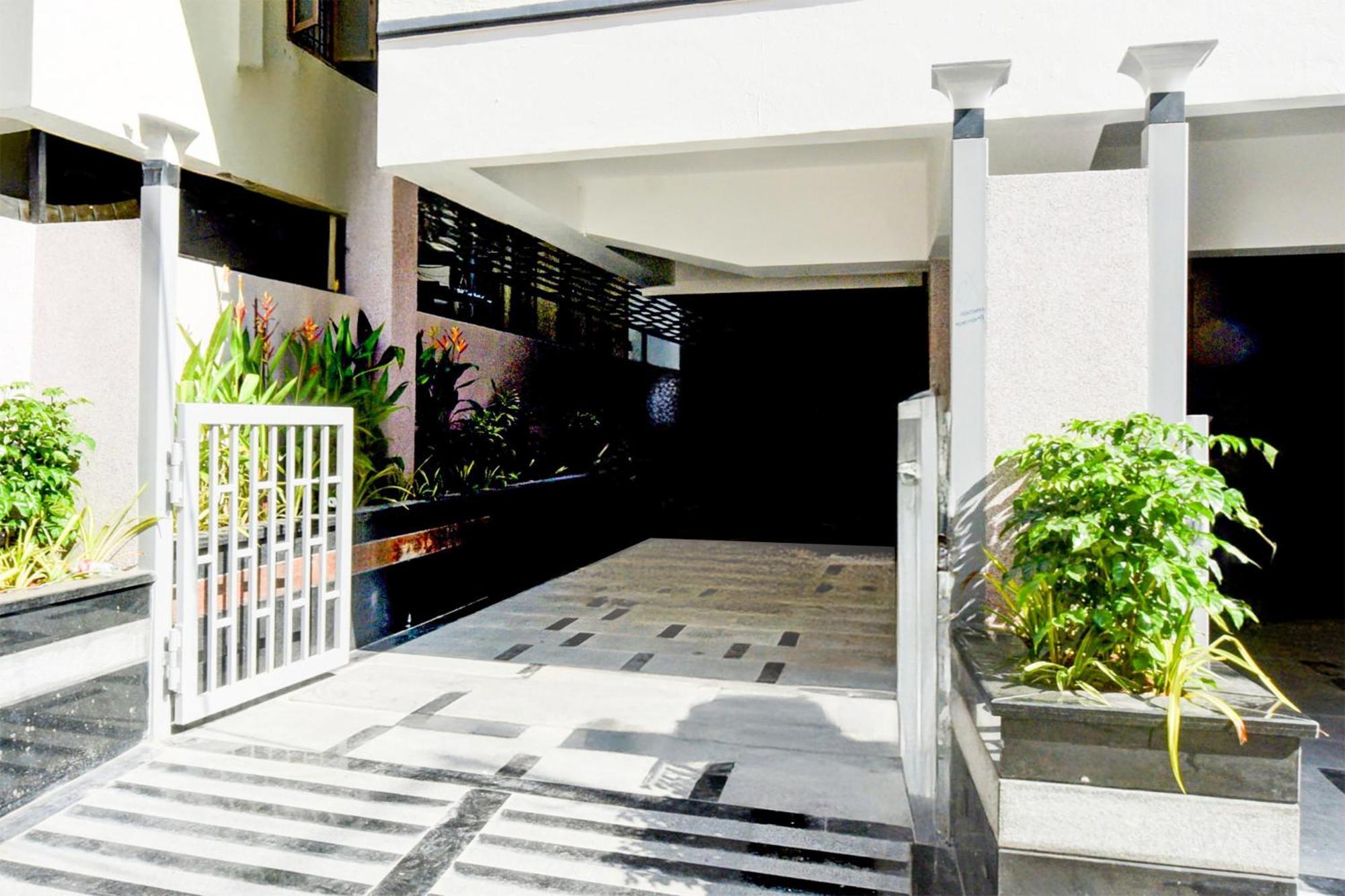 Townhouse Aarav Business Hotel Hyderabad Eksteriør bilde