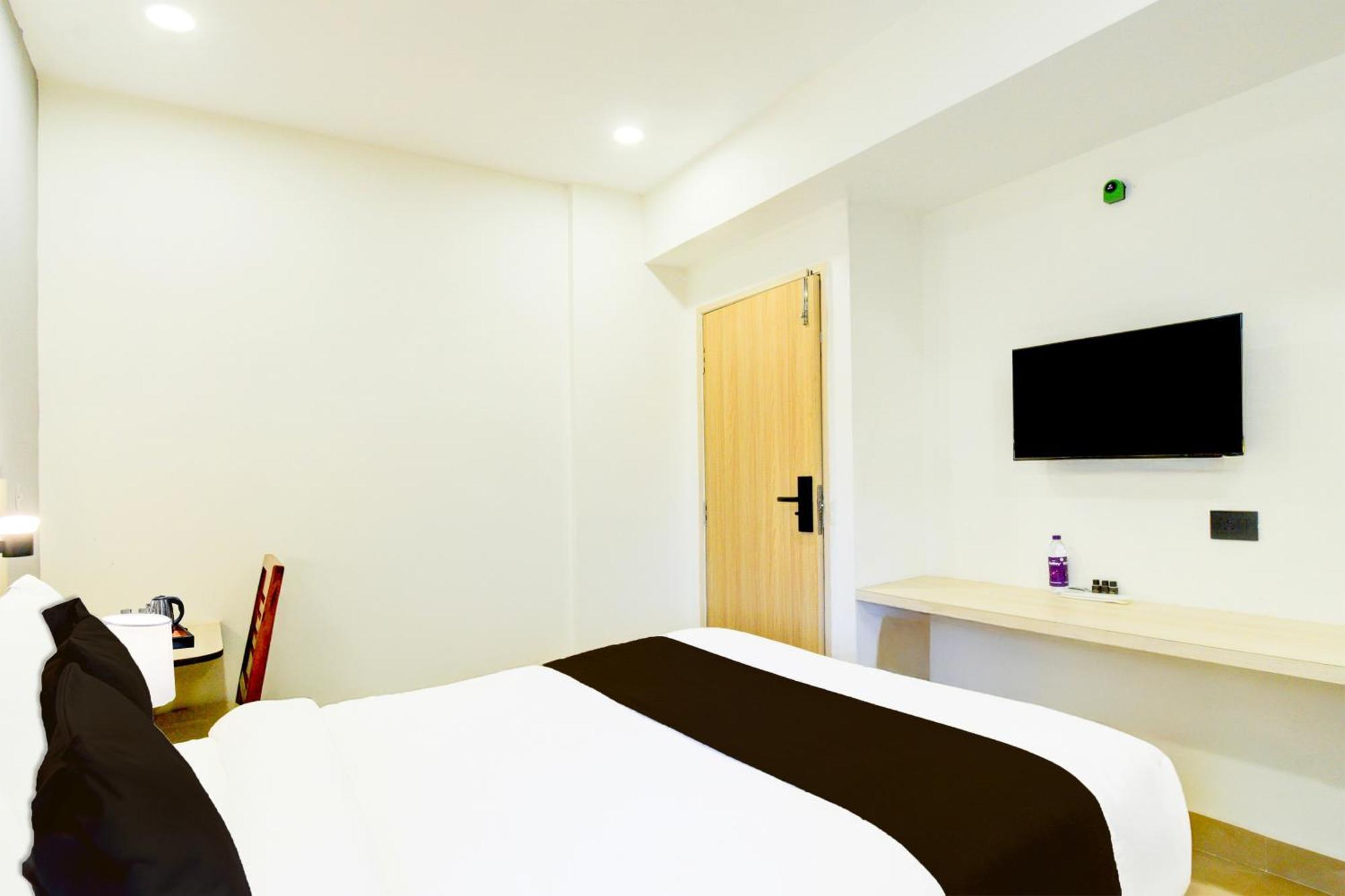 Townhouse Aarav Business Hotel Hyderabad Eksteriør bilde