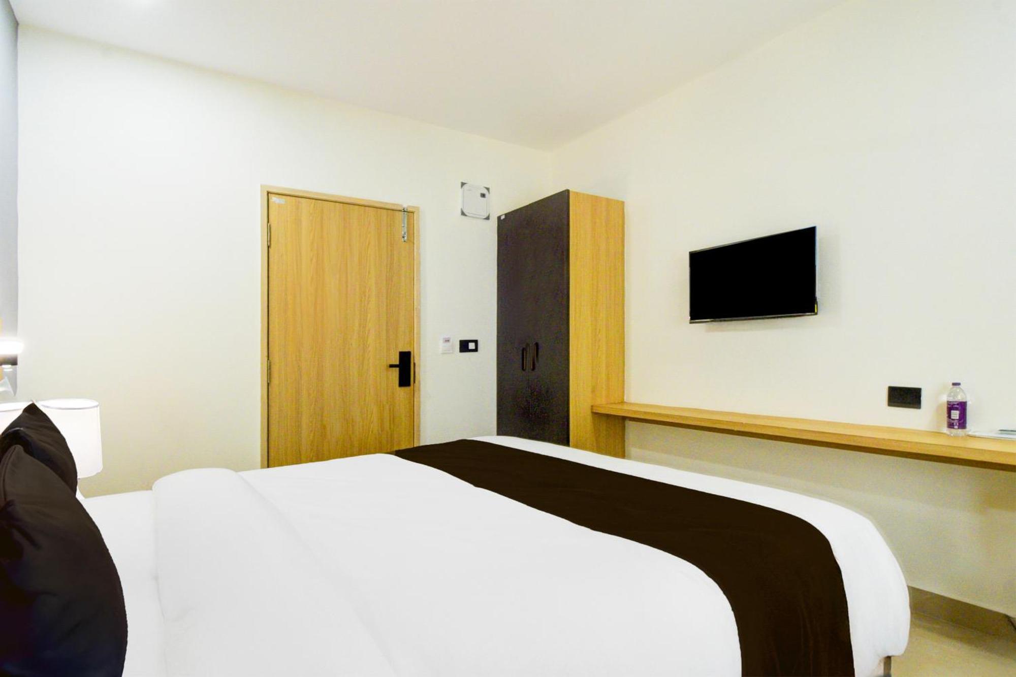 Townhouse Aarav Business Hotel Hyderabad Eksteriør bilde